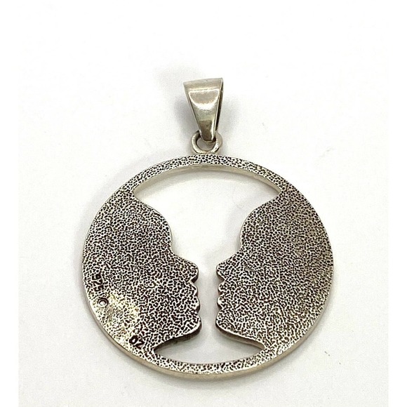 925 Sterling Silver Pendant Black Enamel Two Faces 5.21g - Picture 2 of 5